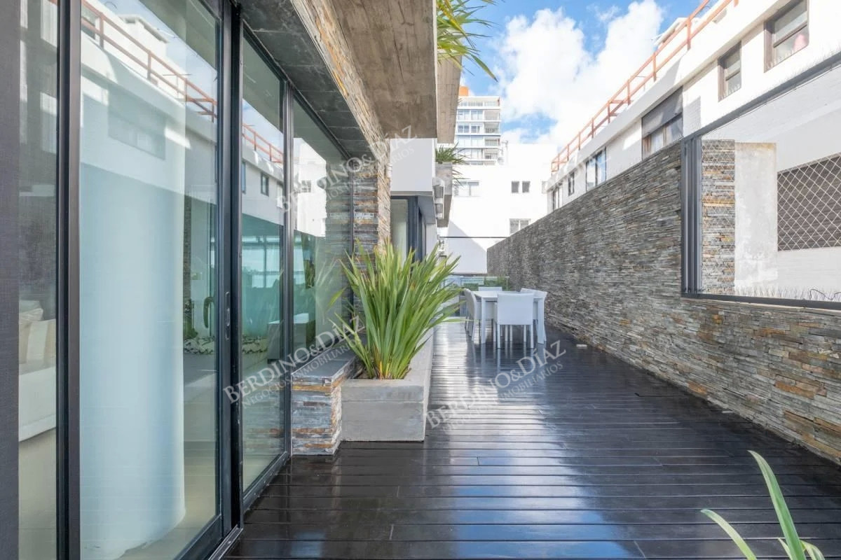 Apartamento ID.2324 - Formidable artamento en venta frente a puerto Punta del Este