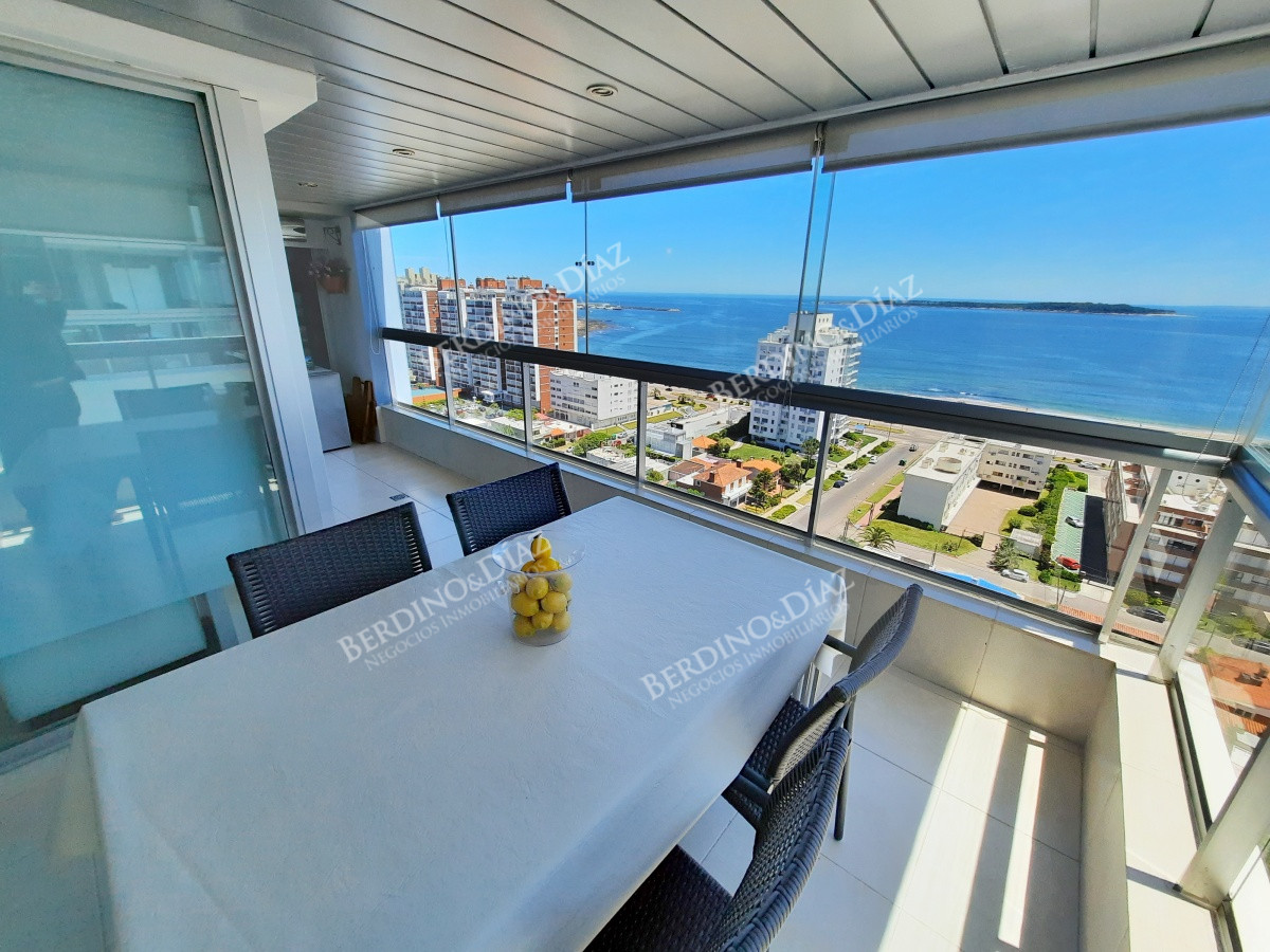Apartamento ID.150 -  PentHouse en venta con hermosa vista a Playa Mansa