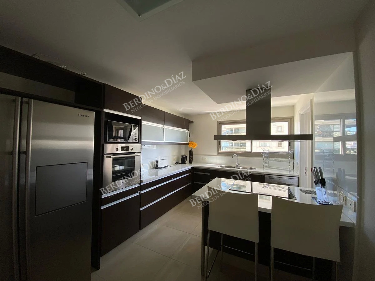 Apartamento ID.2303 - APARTAMENTO EN VENTA PLAYA BARVA ESQUINERO 