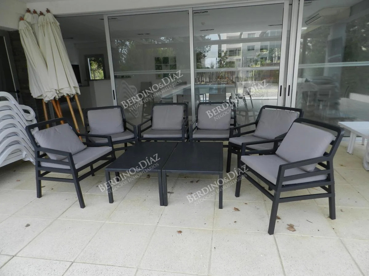 Apartamento ID.2157 - Apartamento en venta frente al mar 4 dormitorios  Playa Mansa