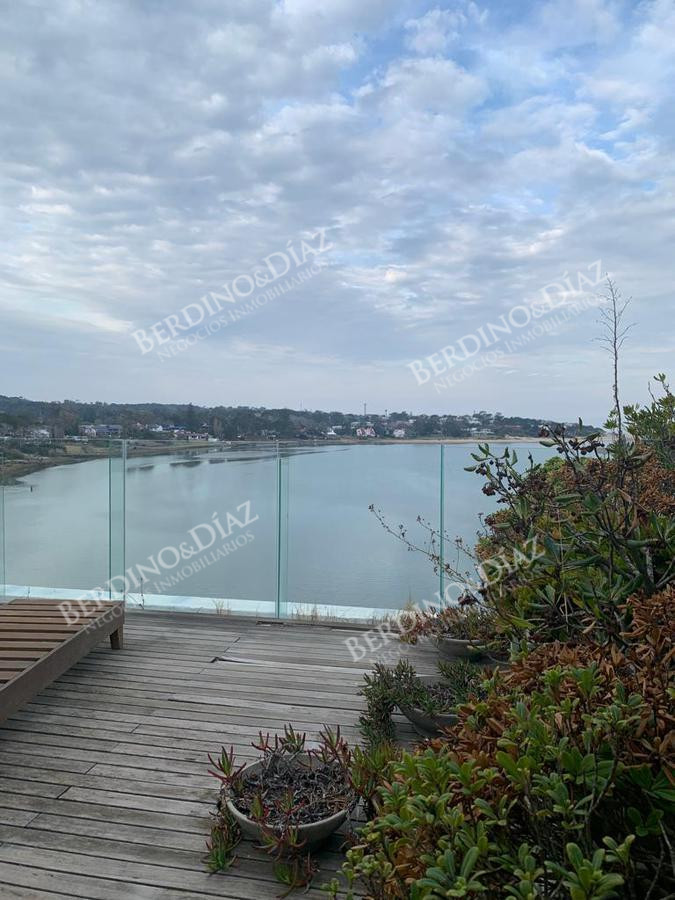 Apartamento ID.2144 - Penthouse en venta 3 dormitorios en La barra con vista al mar