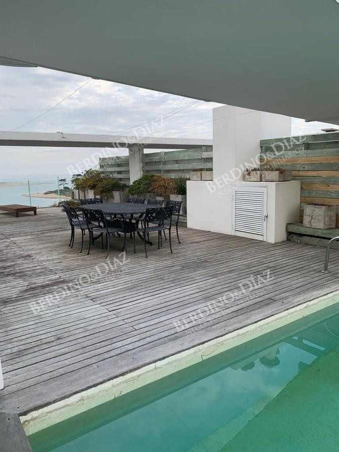 Apartamento ID.2144 - Penthouse en venta 3 dormitorios en La barra con vista al mar