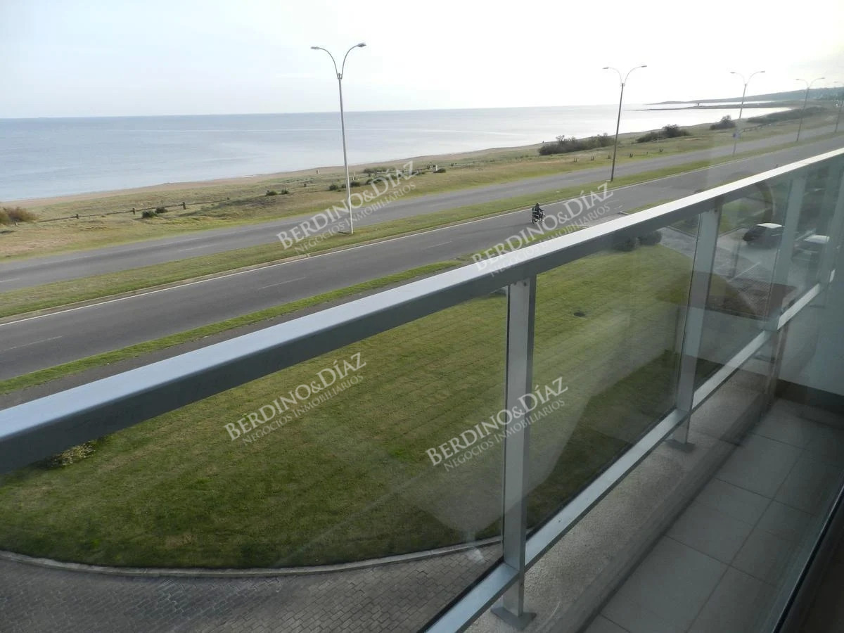 Apartamento ID.2157 - Apartamento en venta frente al mar 4 dormitorios  Playa Mansa