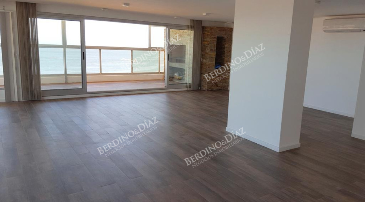Apartamento ID.724 -  PentHouse en venta sobre la Playa Mansa