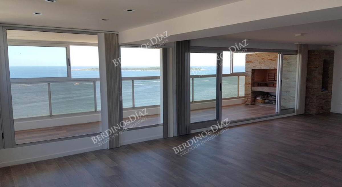 Apartamento ID.724 -  PentHouse en venta sobre la Playa Mansa