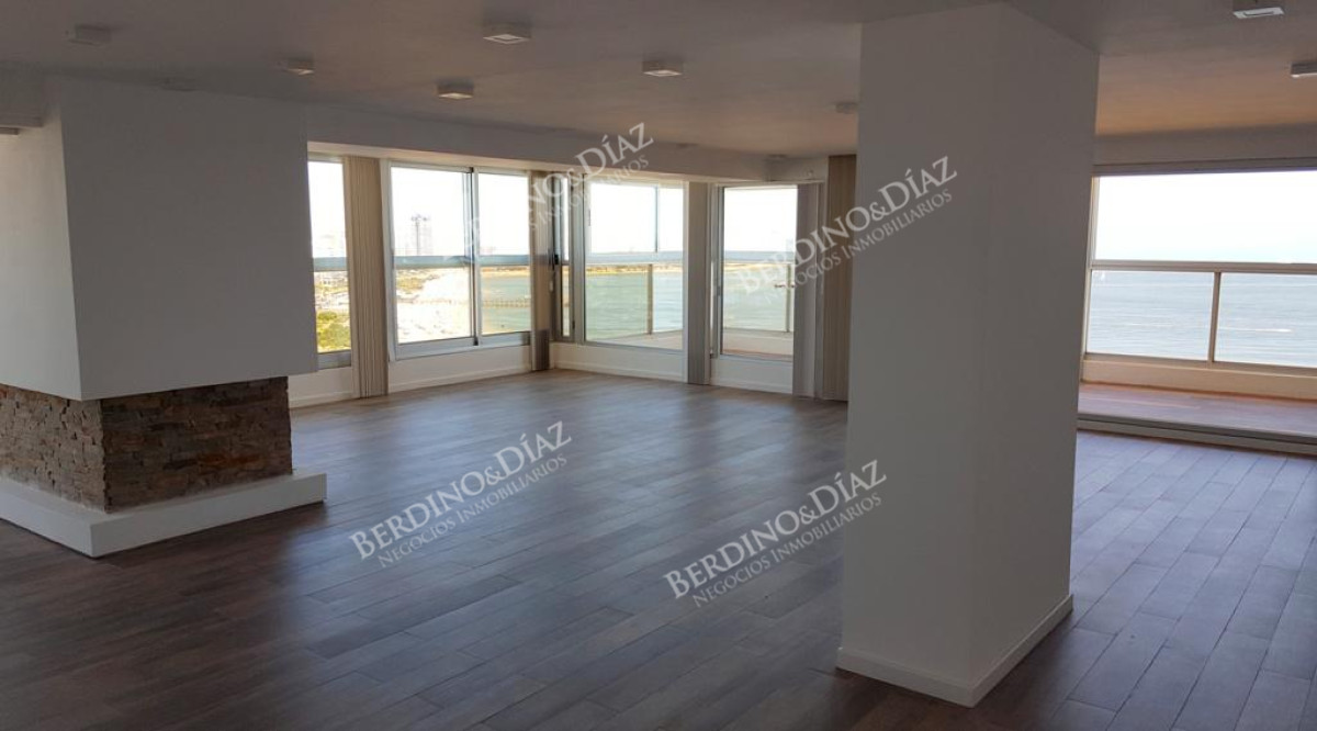 Apartamento ID.724 -  PentHouse en venta sobre la Playa Mansa