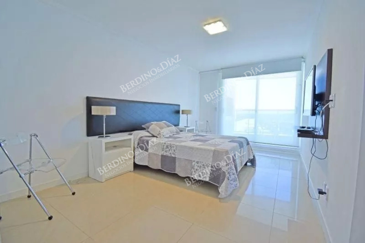 Apartamento ID.2809 - Apartamento en venta en Casino Tower Punta del Este
