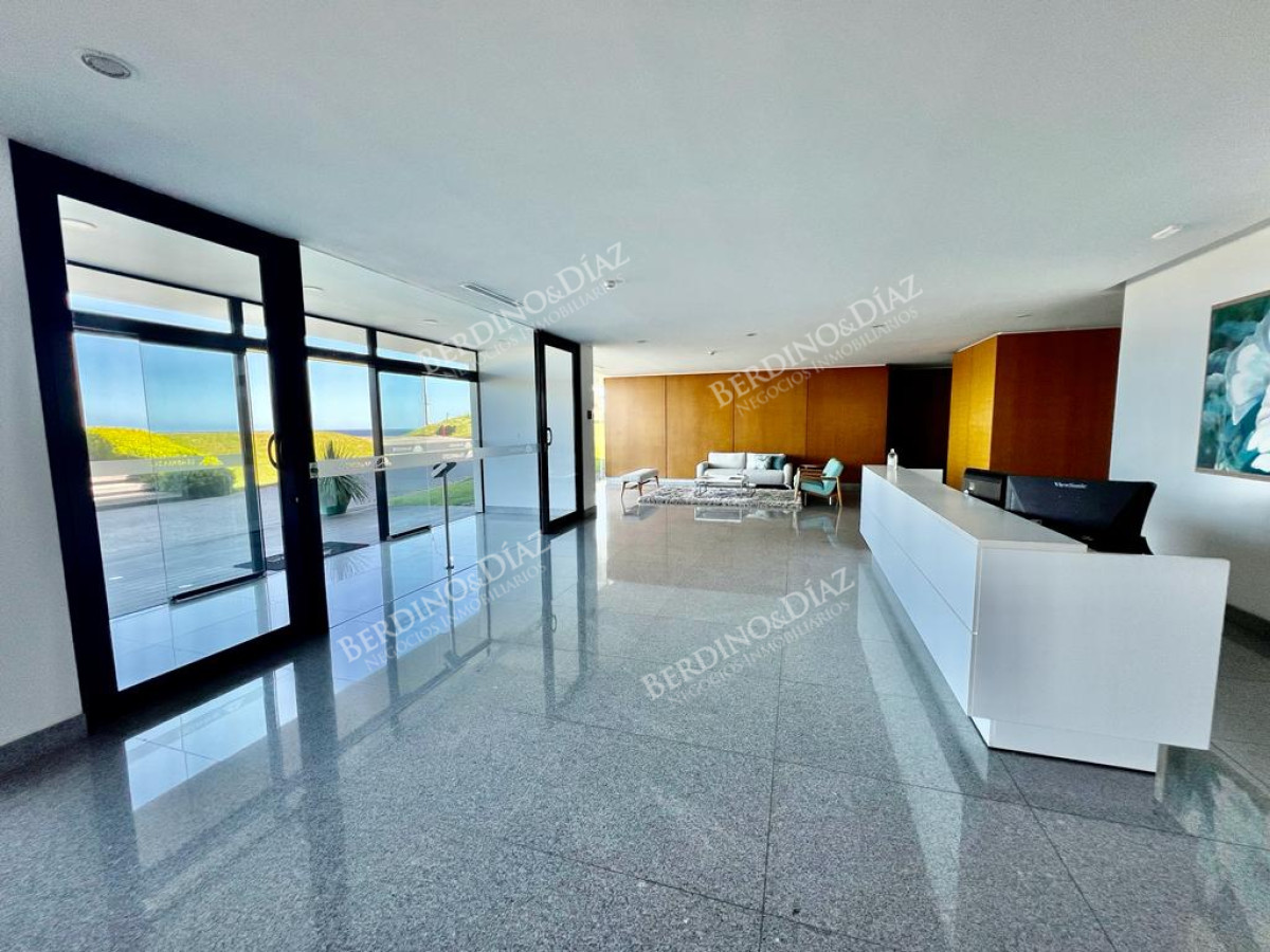 Apartamento ID.2561 - Playa Mansa Apartamento 3 suites frente al mar  y servicios