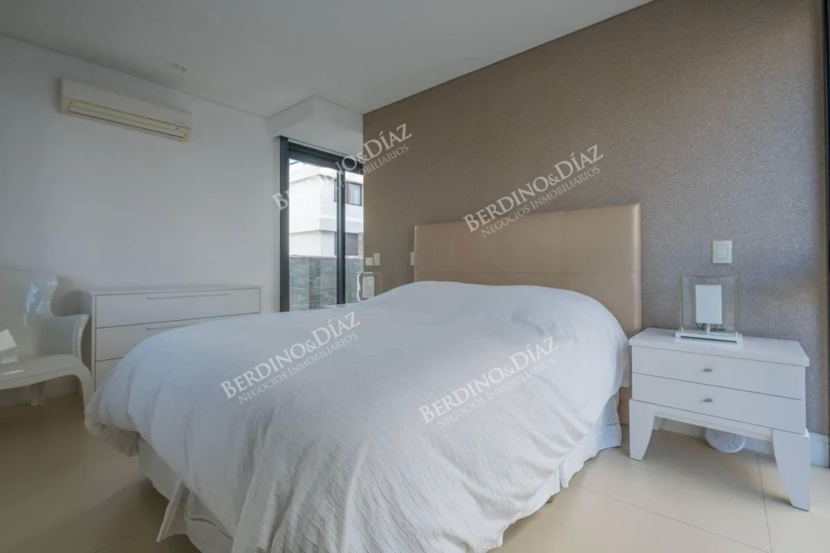 Apartamento ID.2324 - Formidable artamento en venta frente a puerto Punta del Este