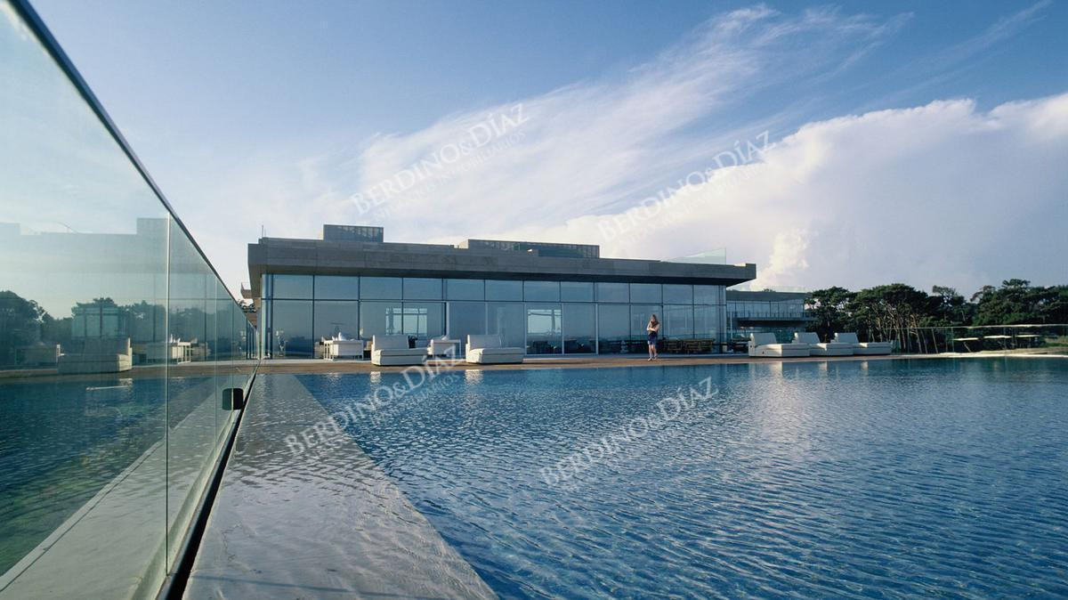 Apartamento ID.2117 - Douplex en venta de 650 m2 Playa Brava Punta del Este