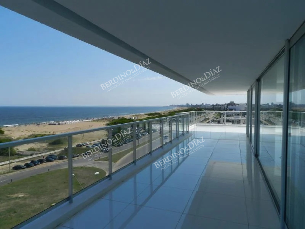 Apartamento ID.2206 - Penthouse espectacular en venta Playa Brava Punta del Este