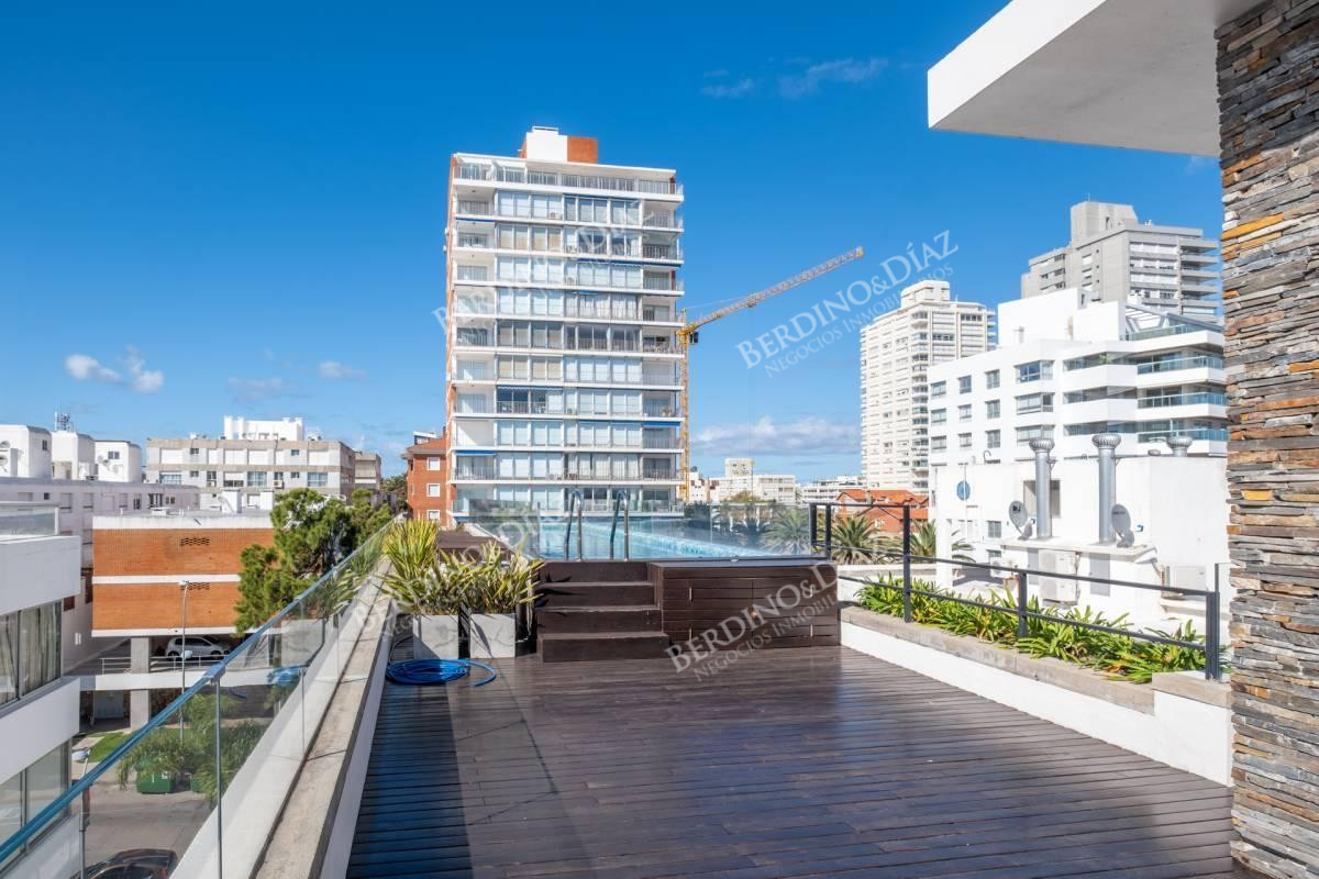 Apartamento ID.2324 - Formidable artamento en venta frente a puerto Punta del Este