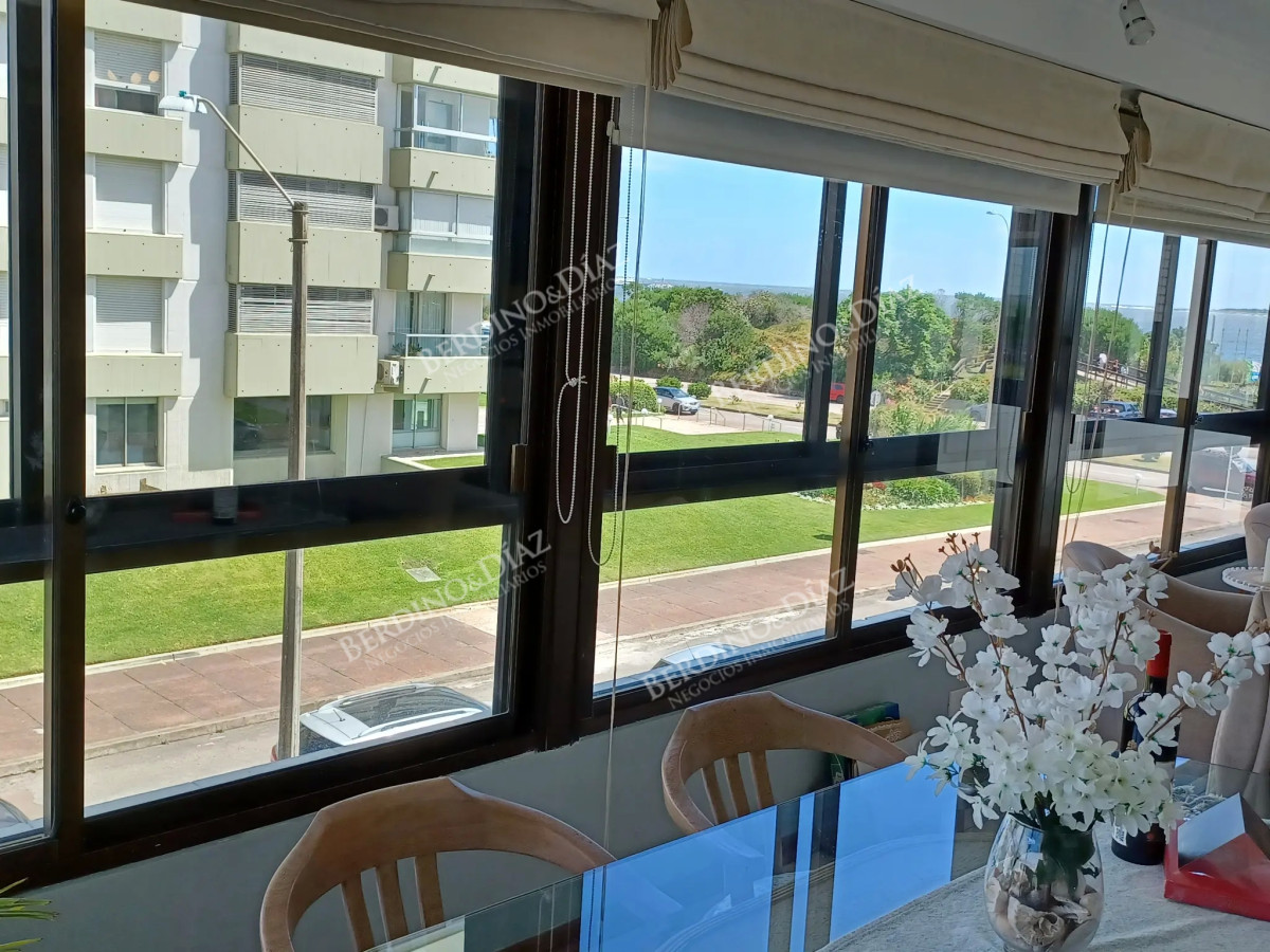 Apartamento ID.2840 - Apartamento en venta Playa Mansa 3 dormitorios