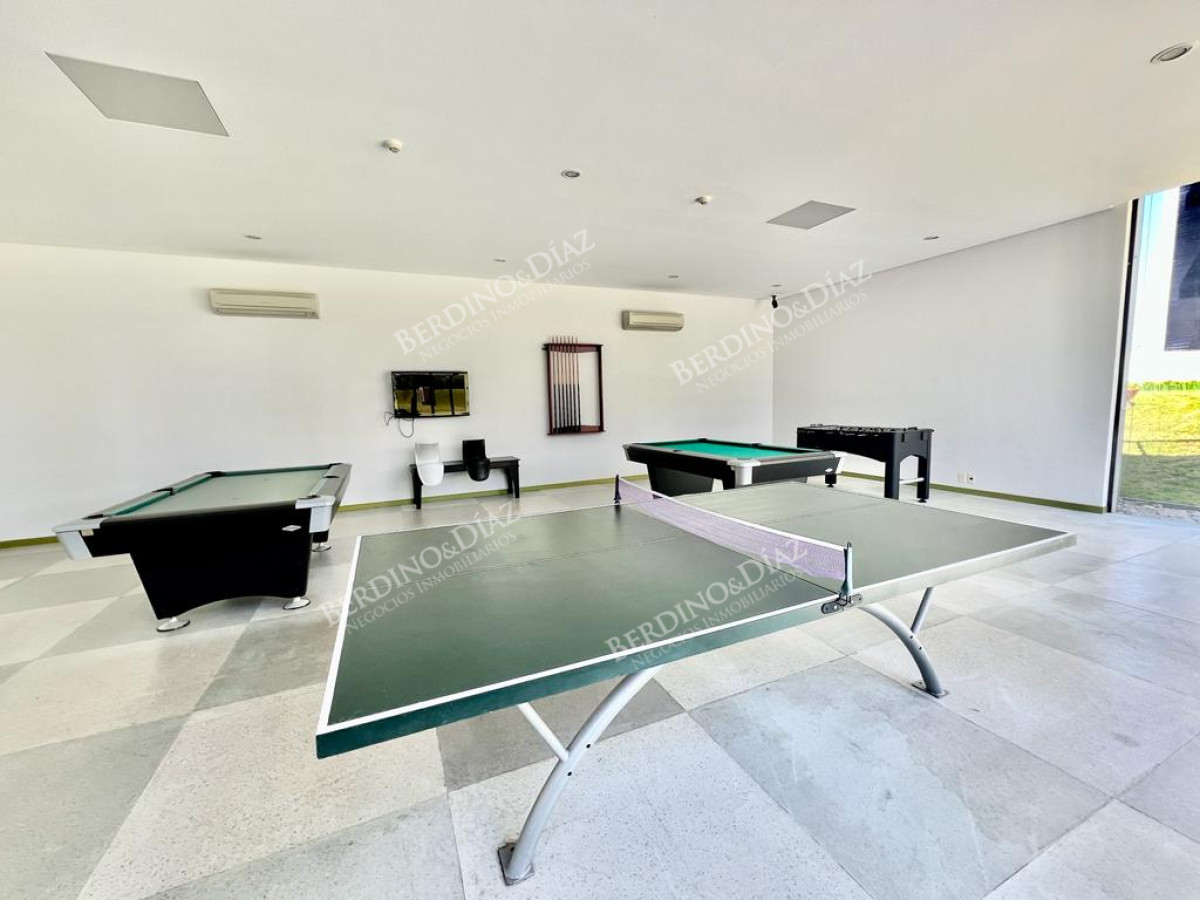 Apartamento ID.2561 - Playa Mansa Apartamento 3 suites frente al mar  y servicios