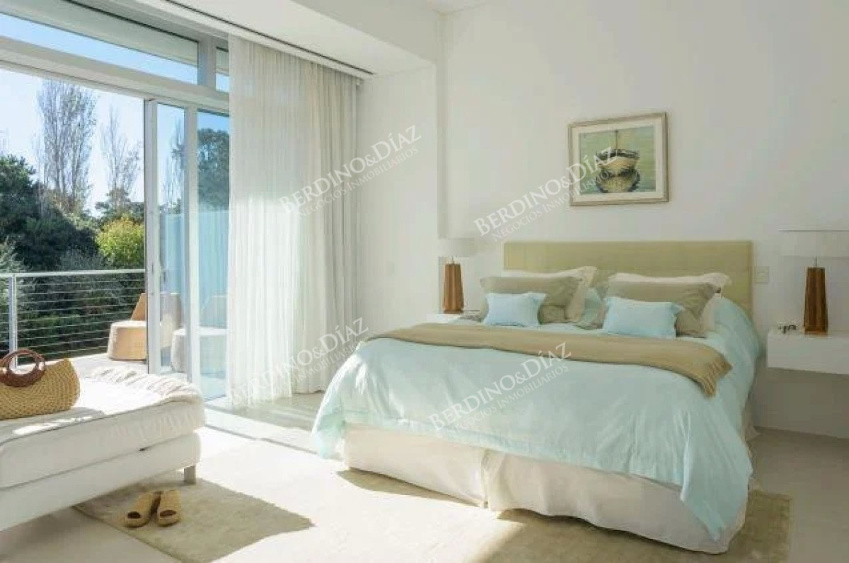 Apartamento ID.2117 - Douplex en venta de 650 m2 Playa Brava Punta del Este