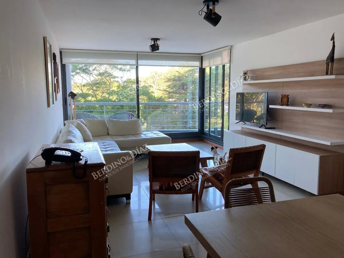 Apartamento ID.2810 - Apartamento en venta 3 dormitorios Torre con servicios