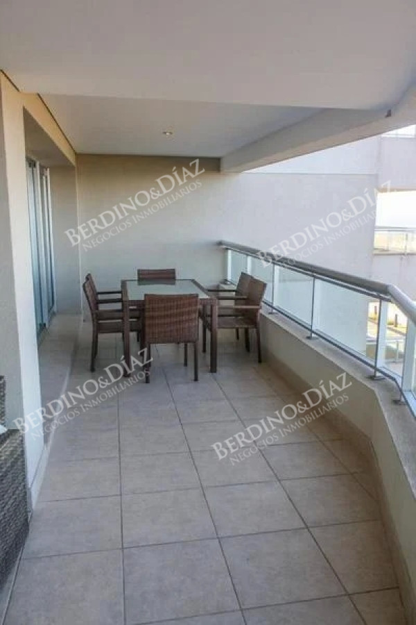 Apartamento ID.2276 - Apatamento de 4 suites frente al mar Playa Brava