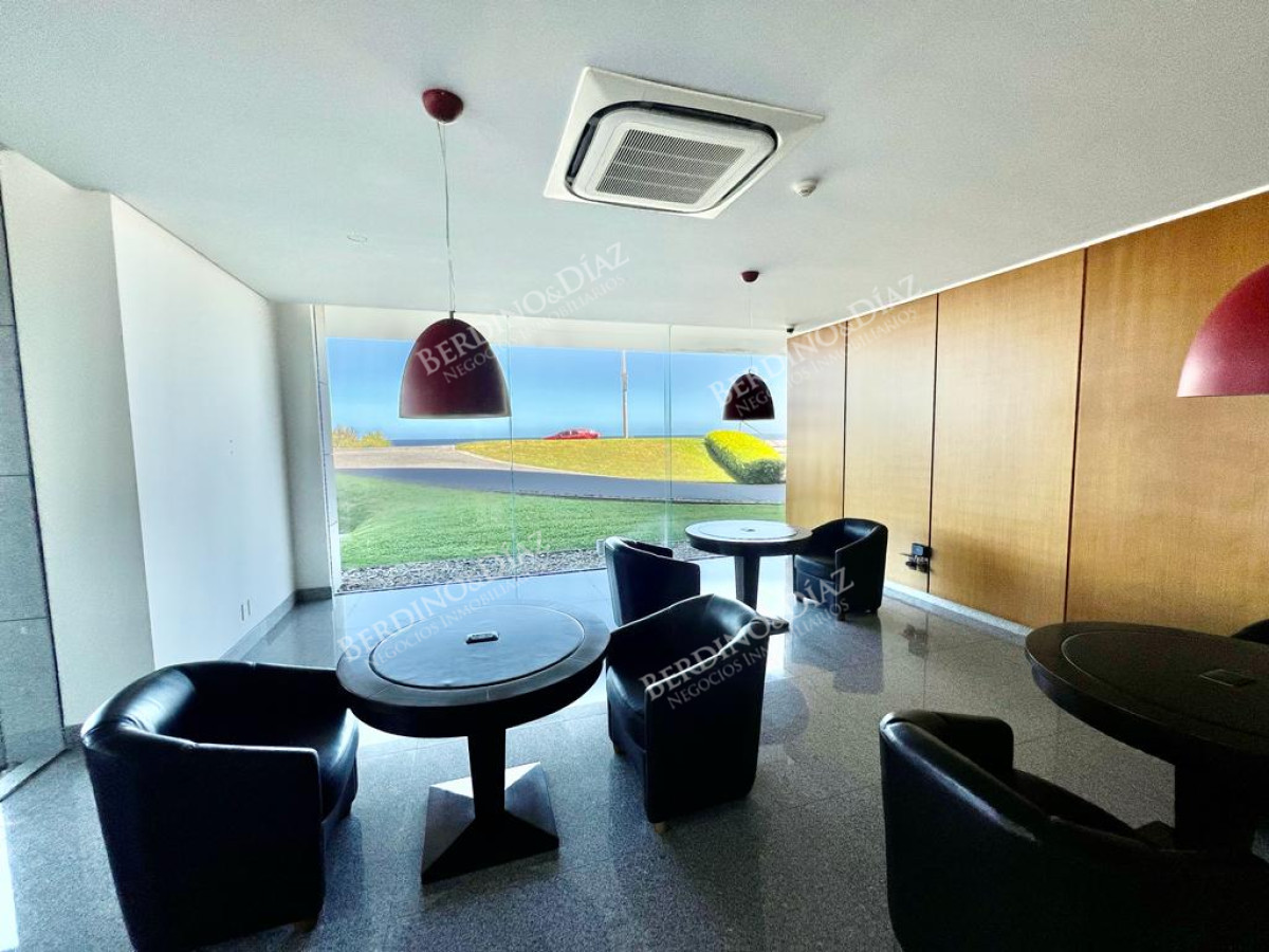 Apartamento ID.2561 - Playa Mansa Apartamento 3 suites frente al mar  y servicios
