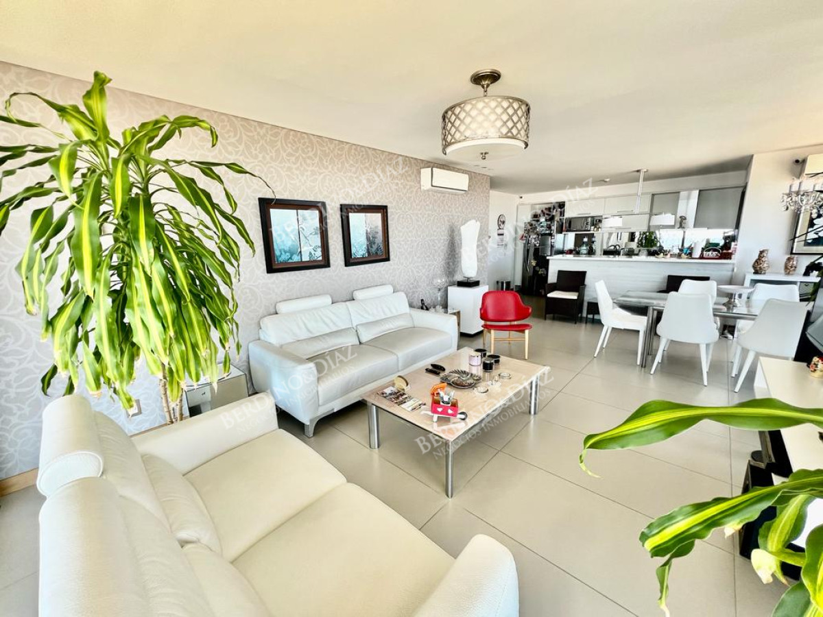 Apartamento ID.2561 - Playa Mansa Apartamento 3 suites frente al mar  y servicios