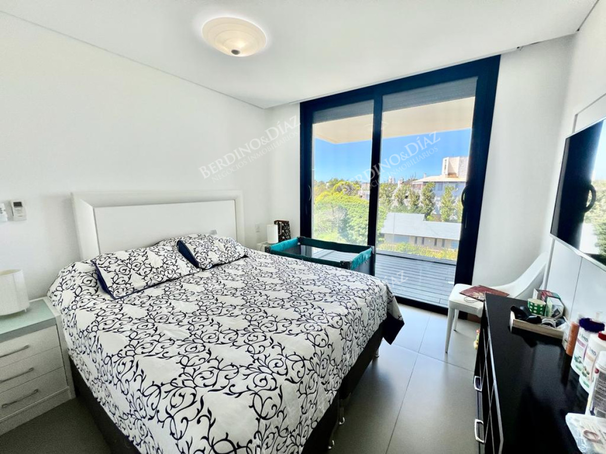Apartamento ID.2561 - Playa Mansa Apartamento 3 suites frente al mar  y servicios