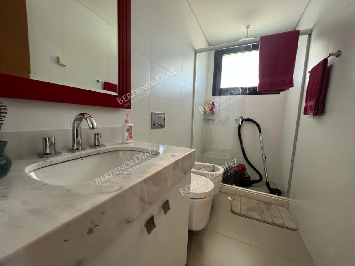 Apartamento ID.2561 - Playa Mansa Apartamento 3 suites frente al mar  y servicios