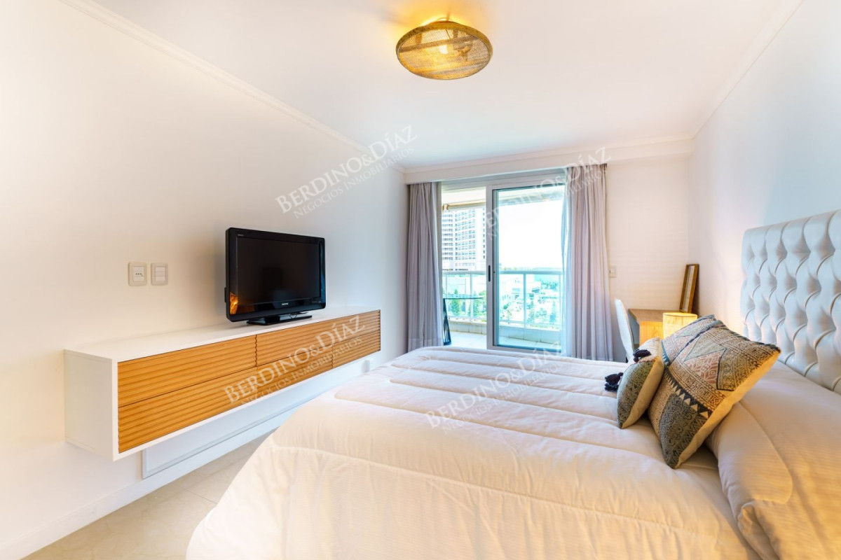 Apartamento ID.2890 - Oportunidad Zona Enjoy 2 dormitorios y medio parrillero propio