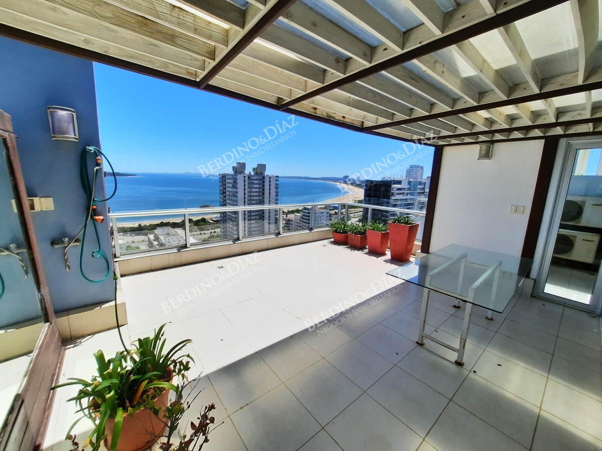 Apartamento ID.150 -  PentHouse en venta con hermosa vista a Playa Mansa