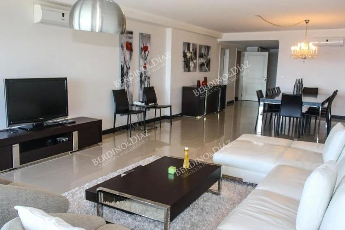 Apartamento ID.2276 - Apatamento de 4 suites frente al mar Playa Brava