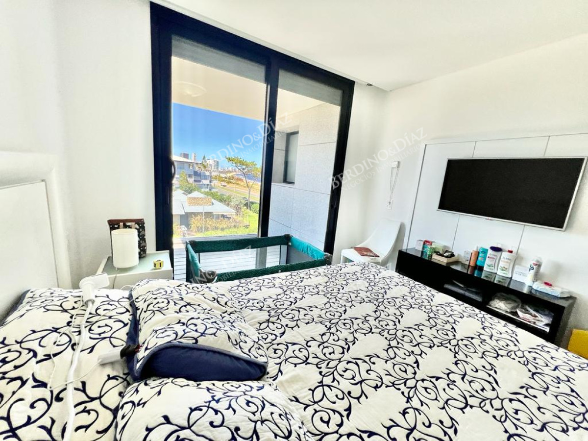Apartamento ID.2561 - Playa Mansa Apartamento 3 suites frente al mar  y servicios