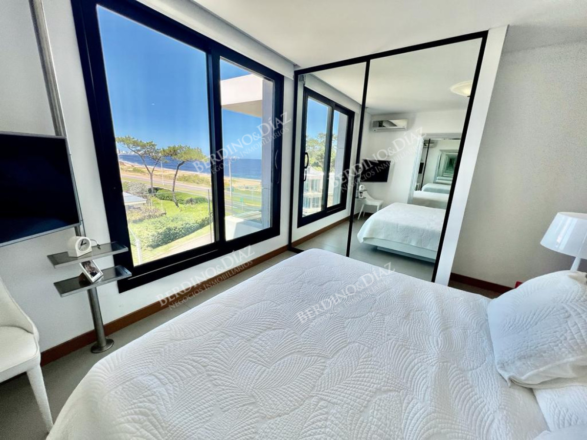 Apartamento ID.2561 - Playa Mansa Apartamento 3 suites frente al mar  y servicios