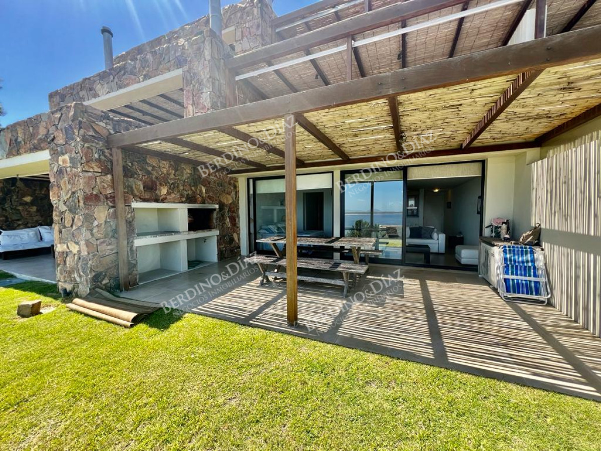 Apartamento ID.2481 - Apartamento en venta en Punta Ballena parrillero propio