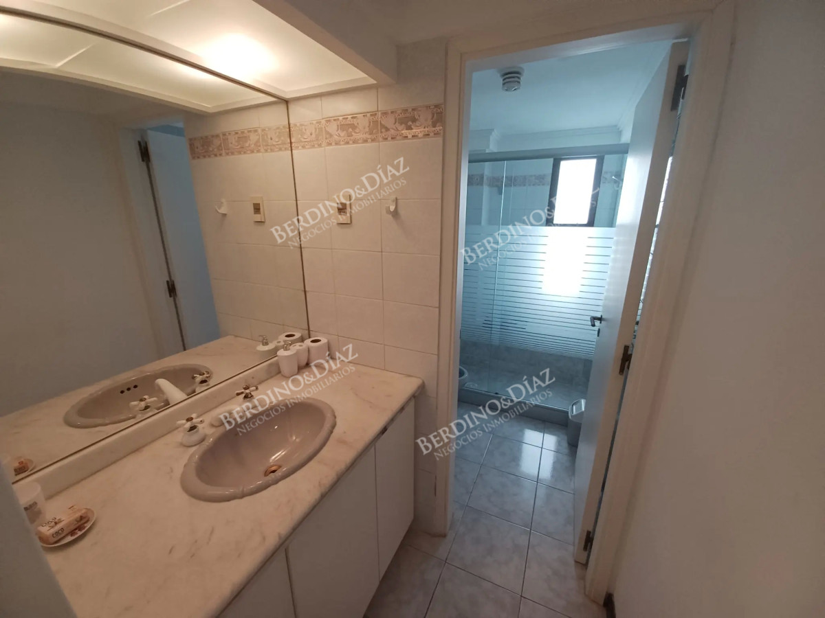 Apartamento ID.2840 - Apartamento en venta Playa Mansa 3 dormitorios