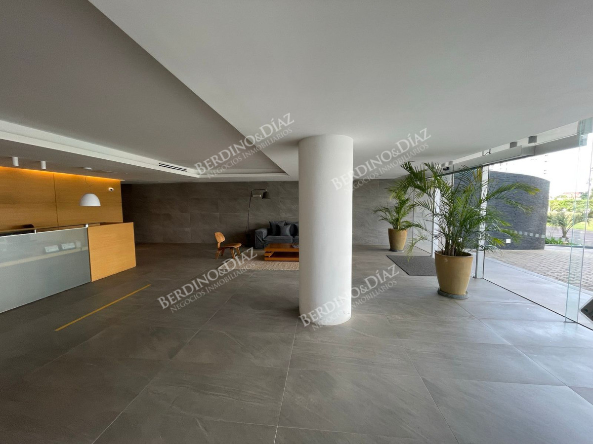 Apartamento ID.2960 - Apartamento en venta 2 dormitorios a 1 cuadra de Playa Brava 