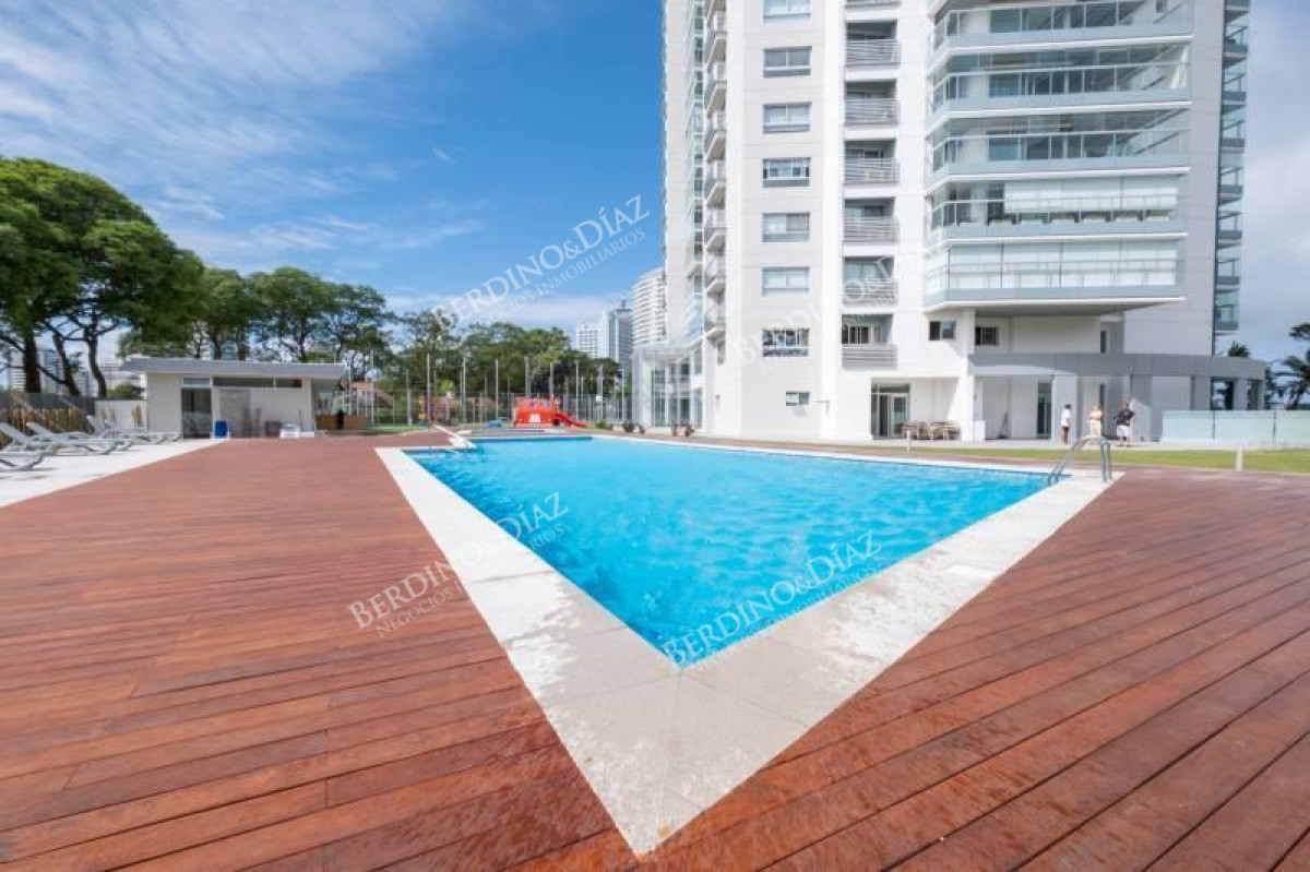 Apartamento ID.2327 - Miami Boulevard Punta del Este Oportunidad piso alto