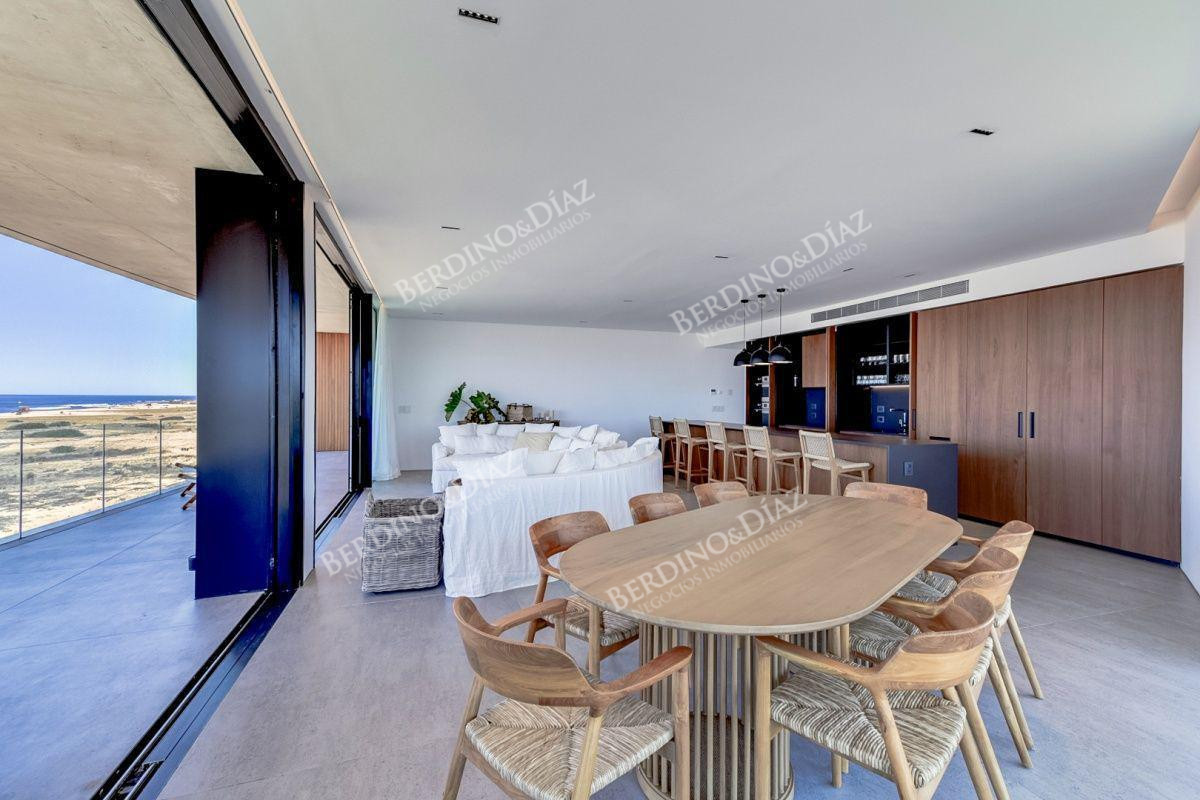 Apartamento ID.2250 - Apartamento en venta sobre el mar en Manantiales 4 suites