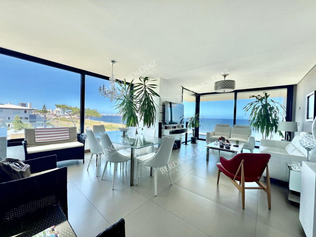 Apartamento ID.2561 - Playa Mansa Apartamento 3 suites frente al mar  y servicios