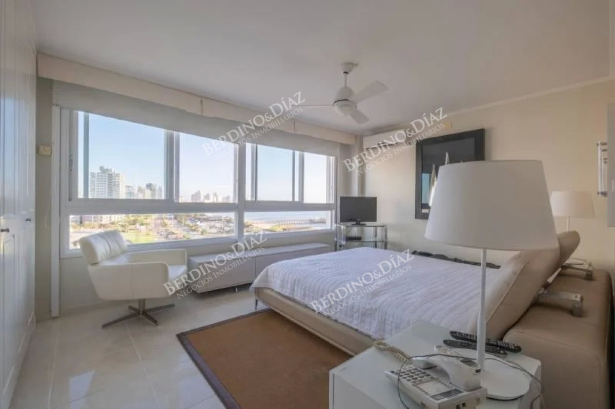 Apartamento ID.2328 - Apartamento frente a playa Mansa 3 dormitorios en venta
