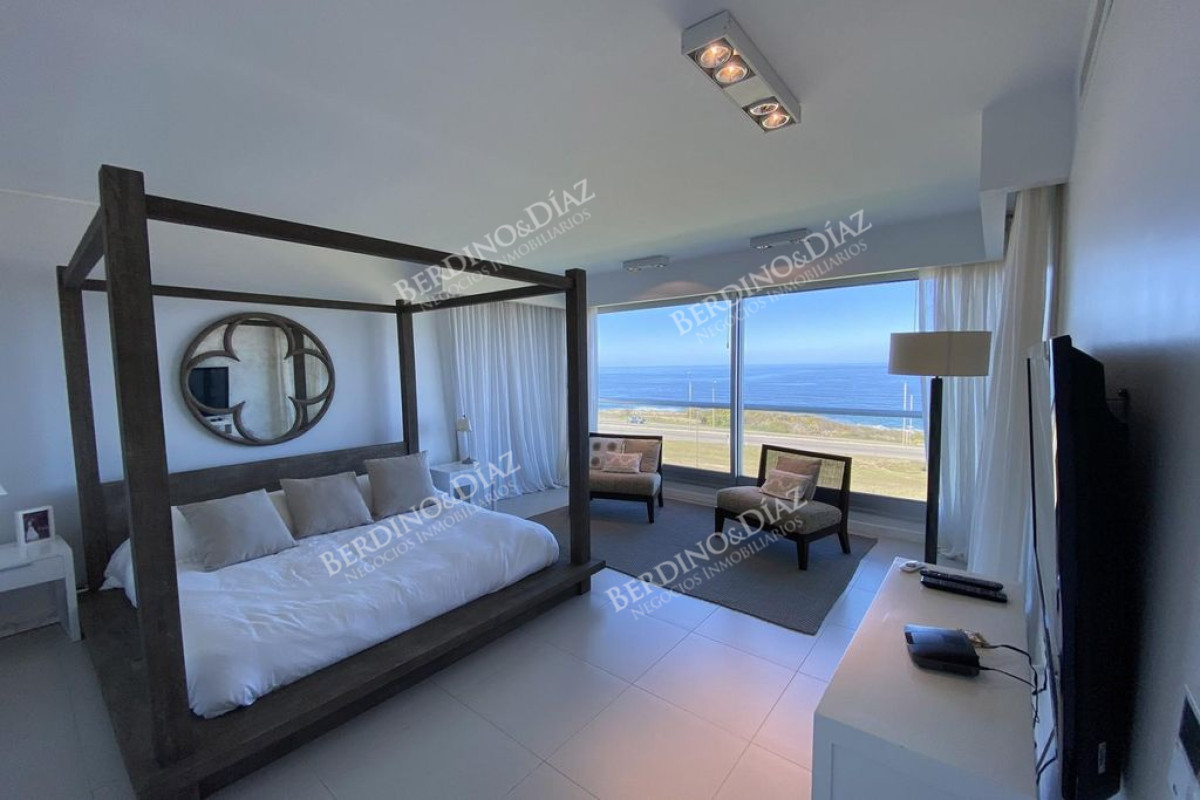 Apartamento ID.2441 - Penthouse en Playa Brava Espectacular