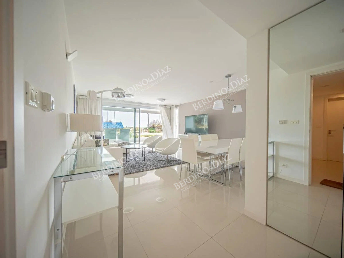 Apartamento ID.2329 - Apartamento en venta Playa Mansa en venta 3 dormitorios