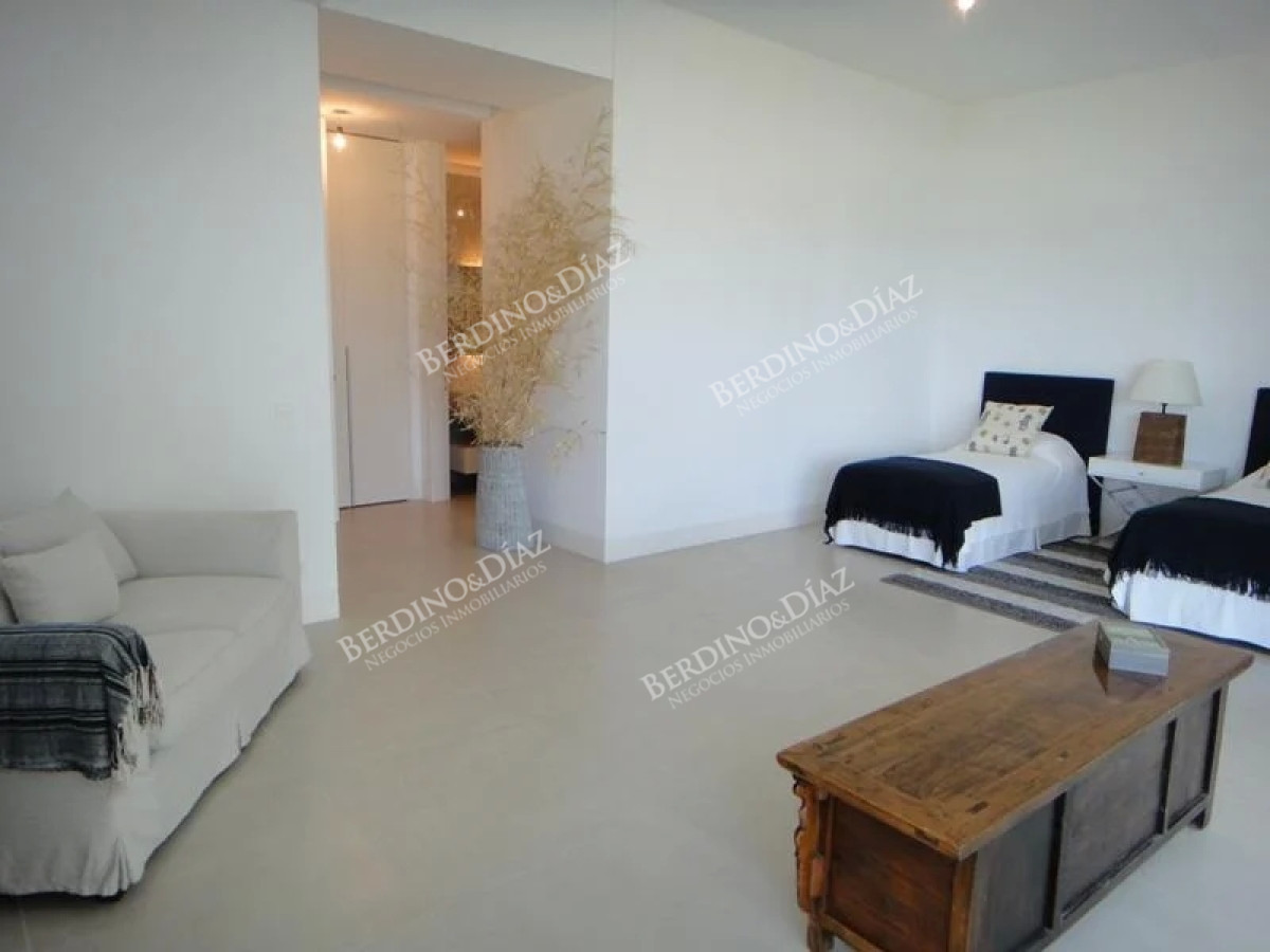 Apartamento ID.2117 - Douplex en venta de 650 m2 Playa Brava Punta del Este