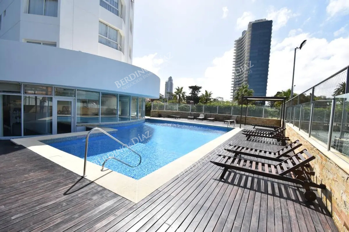 Apartamento ID.2809 - Apartamento en venta en Casino Tower Punta del Este