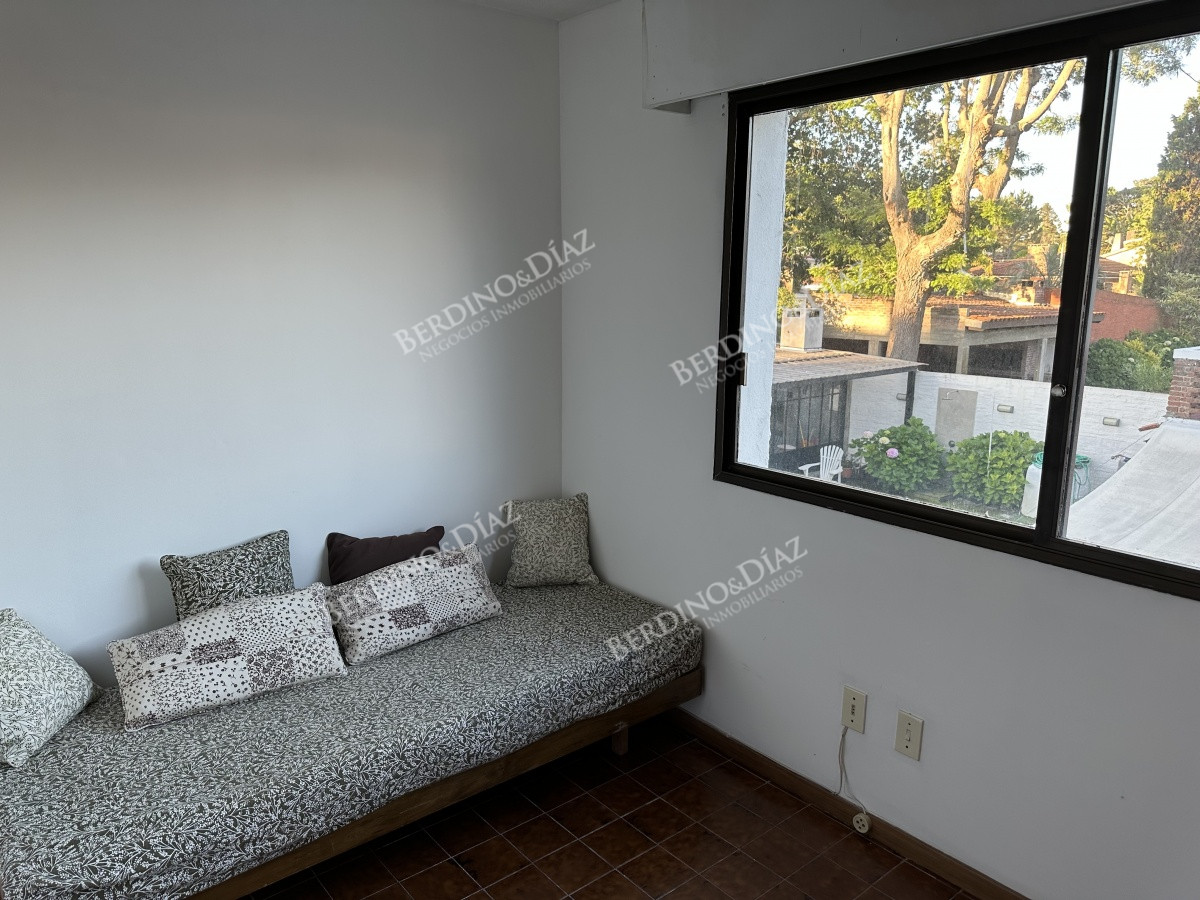 Apartamento ID.1568 - Apartamento en Venta Punta del Este Primera Linea en Playa Mansa tres dorm mas dependencia