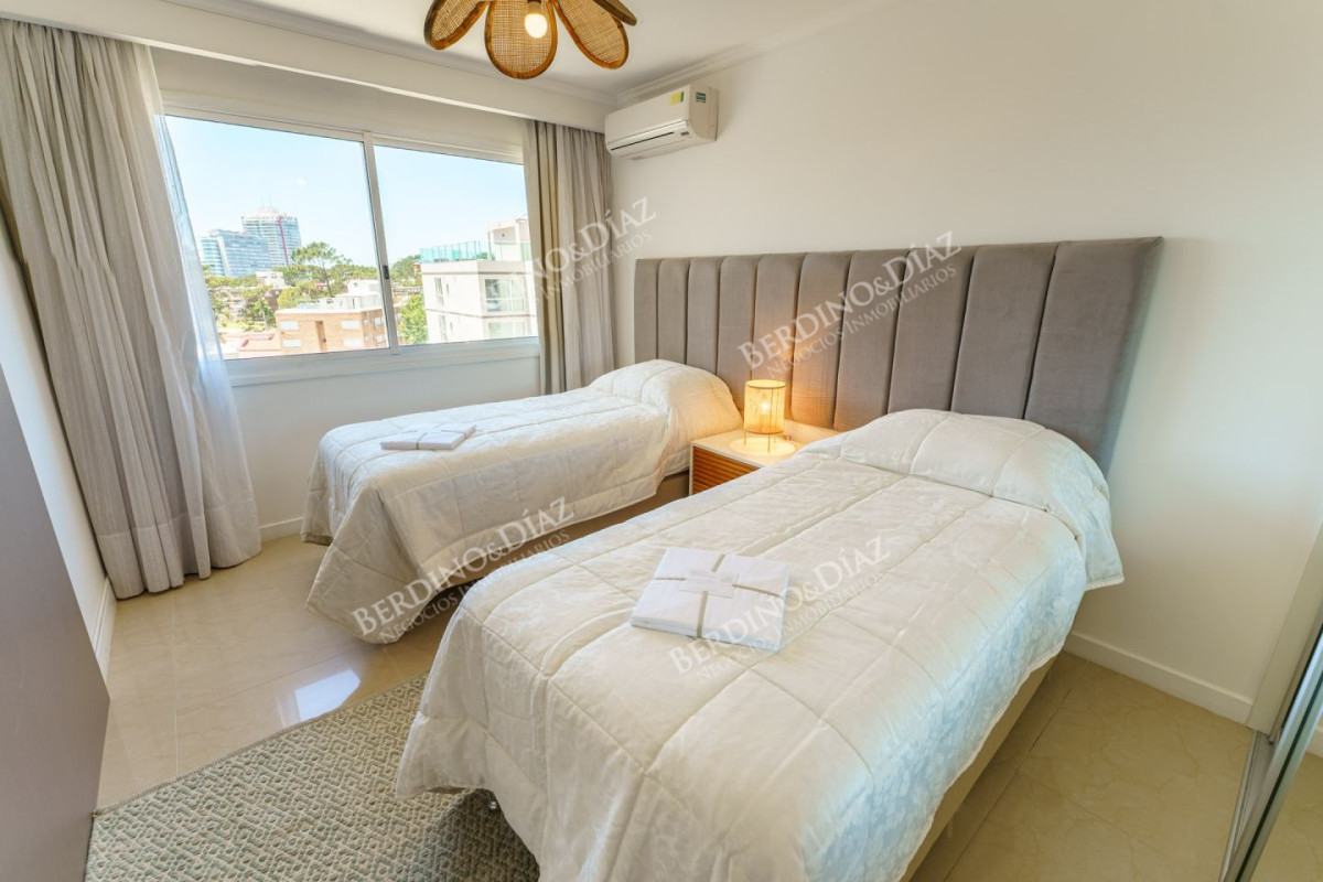 Apartamento ID.2890 - Oportunidad Zona Enjoy 2 dormitorios y medio parrillero propio