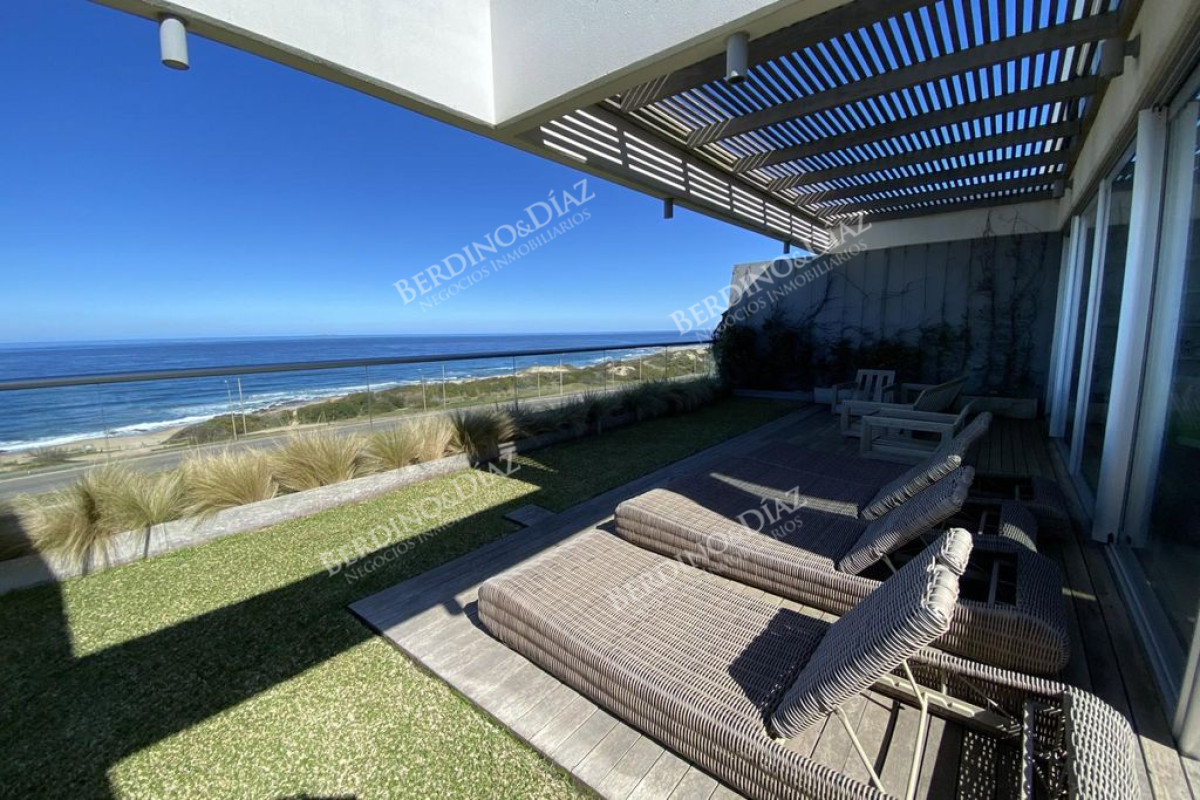 Apartamento ID.2441 - Penthouse en Playa Brava Espectacular