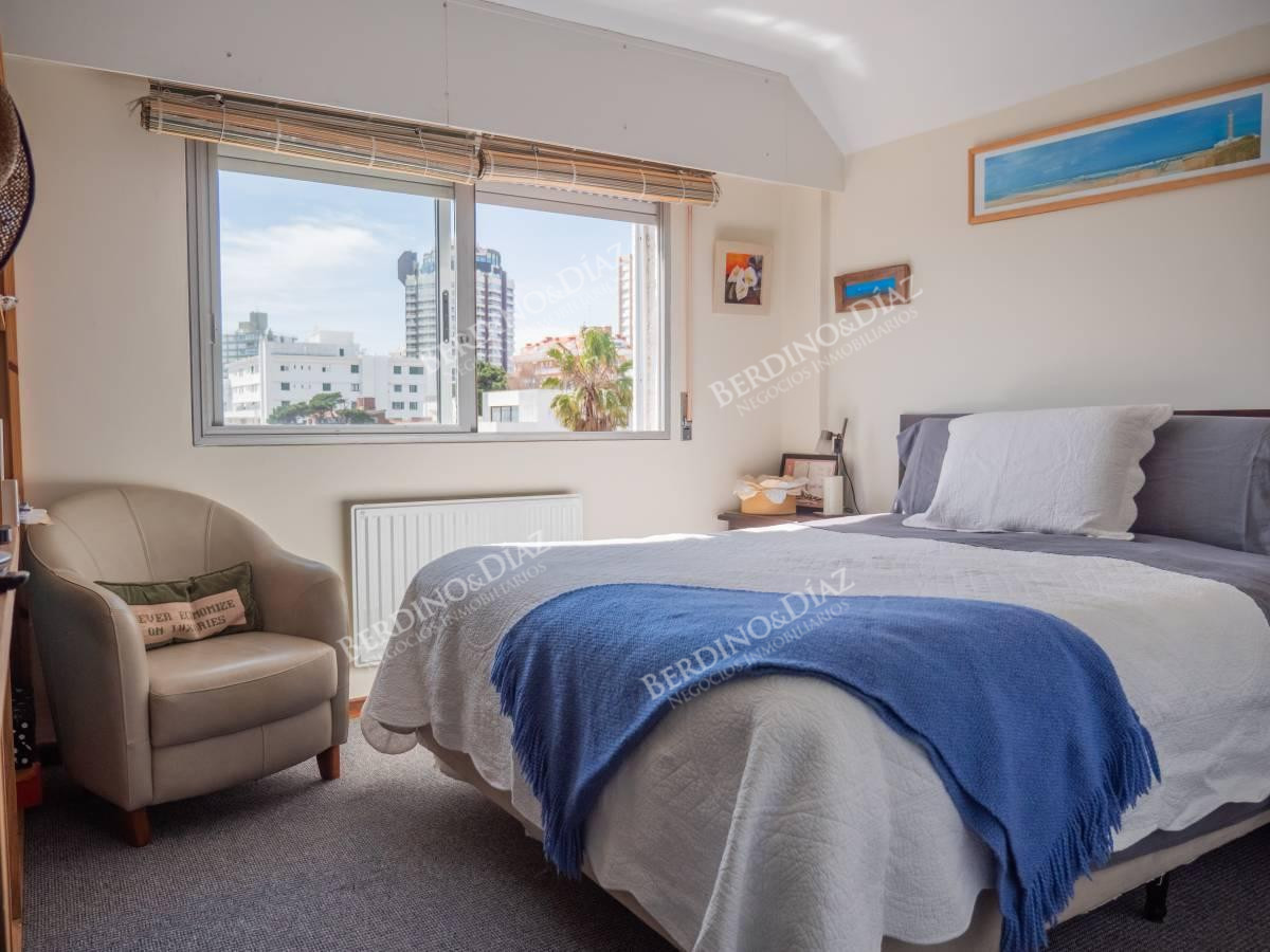 Apartamento ID.2325 - Apartamento en venta 3 dormitorios Peninsula con vista al mar