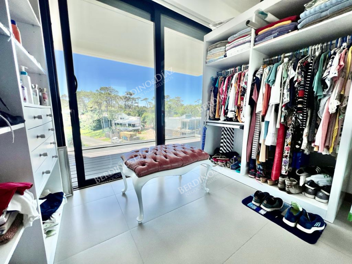 Apartamento ID.2561 - Playa Mansa Apartamento 3 suites frente al mar  y servicios
