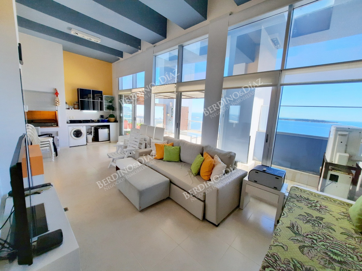 Apartamento ID.150 -  PentHouse en venta con hermosa vista a Playa Mansa