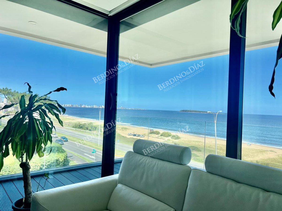 Apartamento ID.2561 - Playa Mansa Apartamento 3 suites frente al mar  y servicios