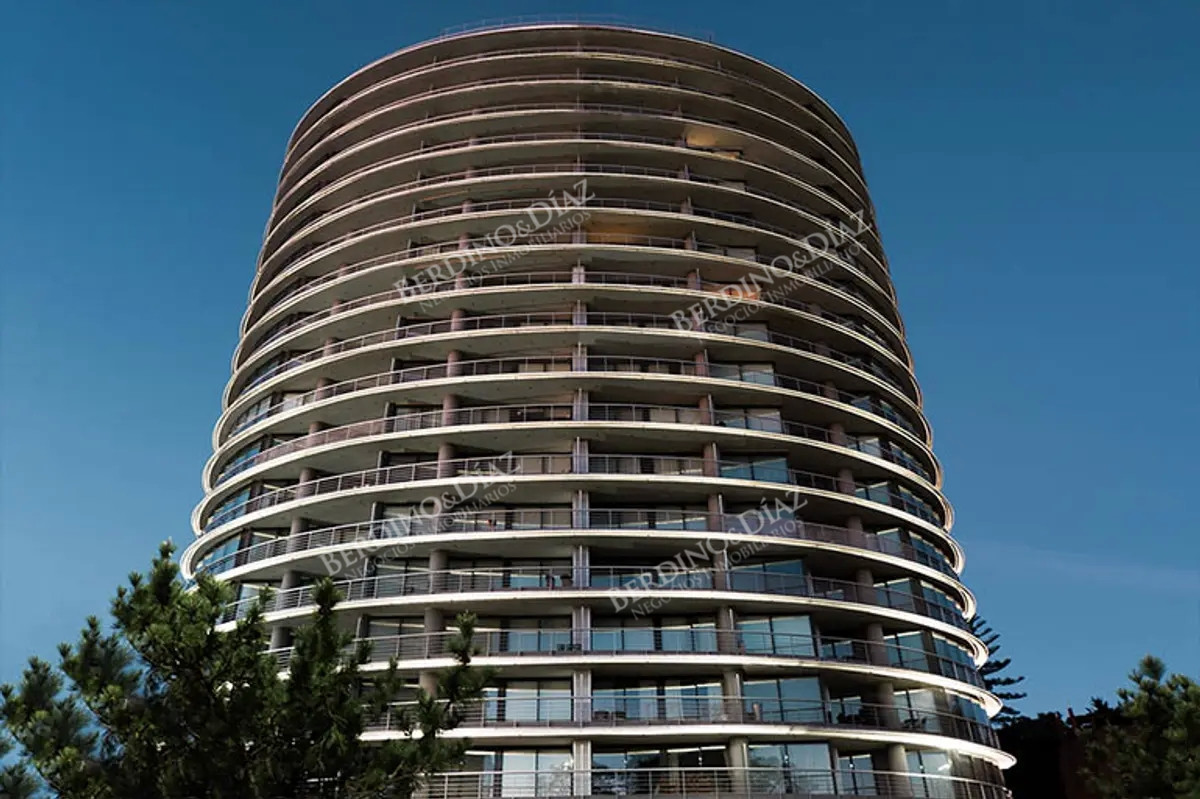 Apartamento ID.2810 - Apartamento en venta 3 dormitorios Torre con servicios