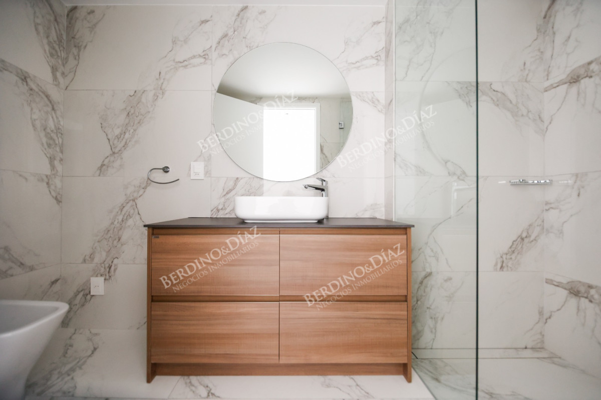 Apartamento ID.2916 - Venetian frente a Playa Mansa  Apartamento unificado Punta del Este